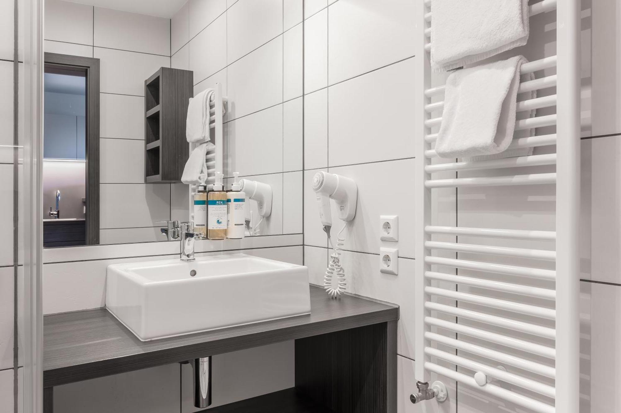 Numa Viktoria Apartahotel 4*